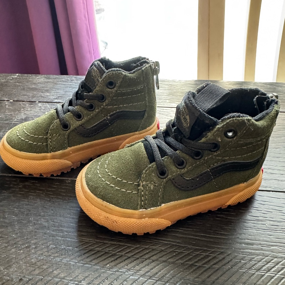 Toddler Vans Sk8-Hi zip shoe, Size 5,  color Grape Leaf